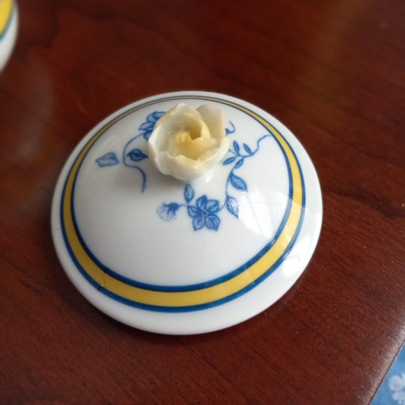 Chase Costa Azzurra Pots de Creme. Blue, Yellow & White. Lynn Chase Designs 1988 - Picture 6 of 13
